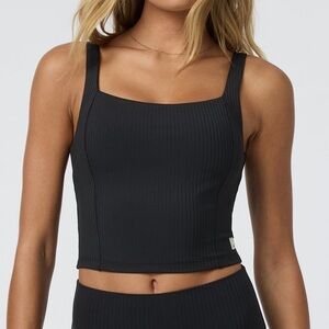 VUORI women’s Inversion Rib support black tank top